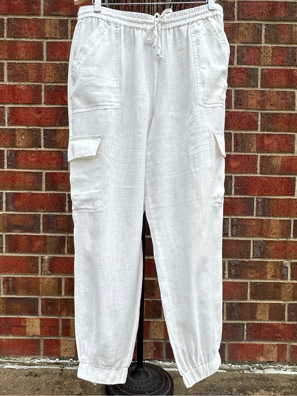 Magaschoni White Linen Cargo Jogger Pants Resortwear BOHO Beachy Minimalist